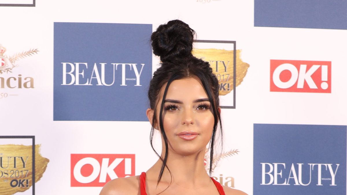 Demi Rose A Medence Partj N S Ttette Hatalmas Melleit Fot Metropol