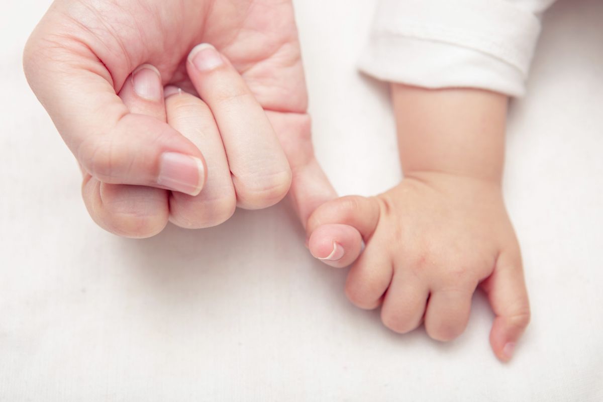 Mom,And,Baby,Hands,Promise,Friendship,Of,Generations,,New,Family