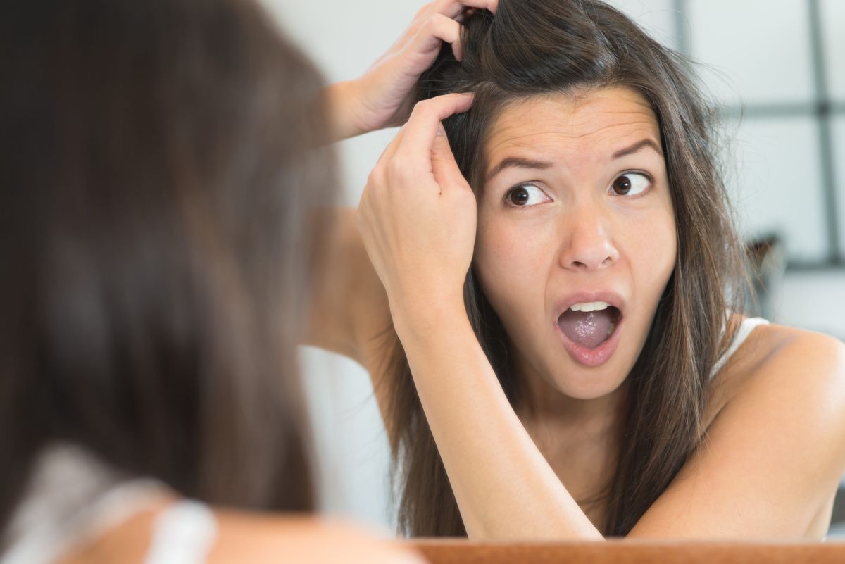 Horrified,Young,Woman,Looking,In,The,Bathroom,Mirror,Staring,Open