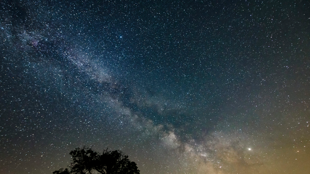 Hatalmas kettős csillagrendszer körül keringő szuper-Jupiterre bukkantak