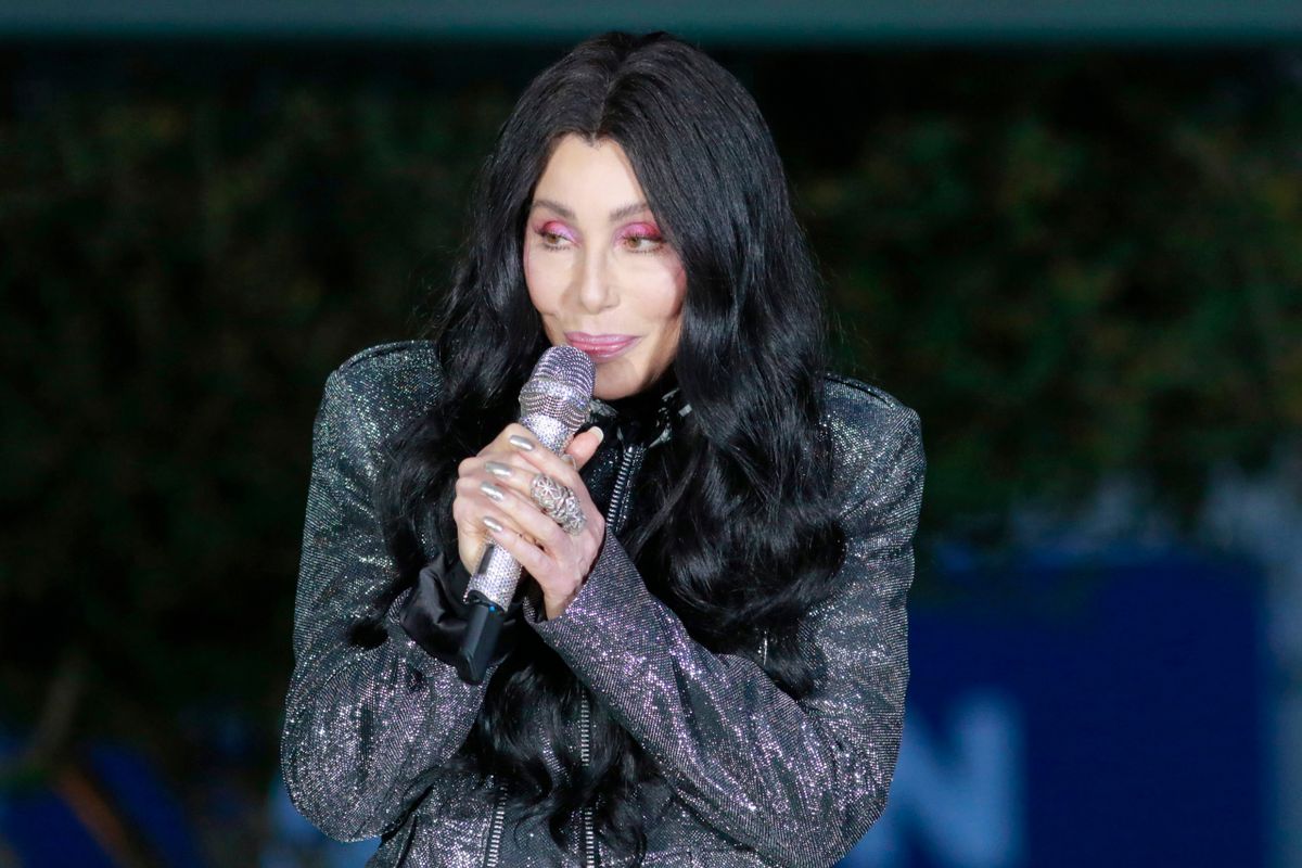 A képen Cher látható