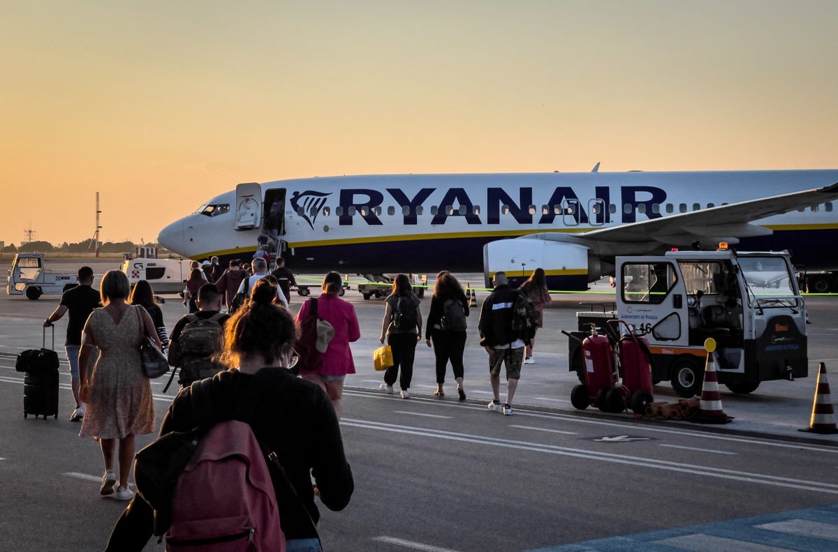 Ryanair Boeing 737-800 At Sunrise In Brindisi Airport