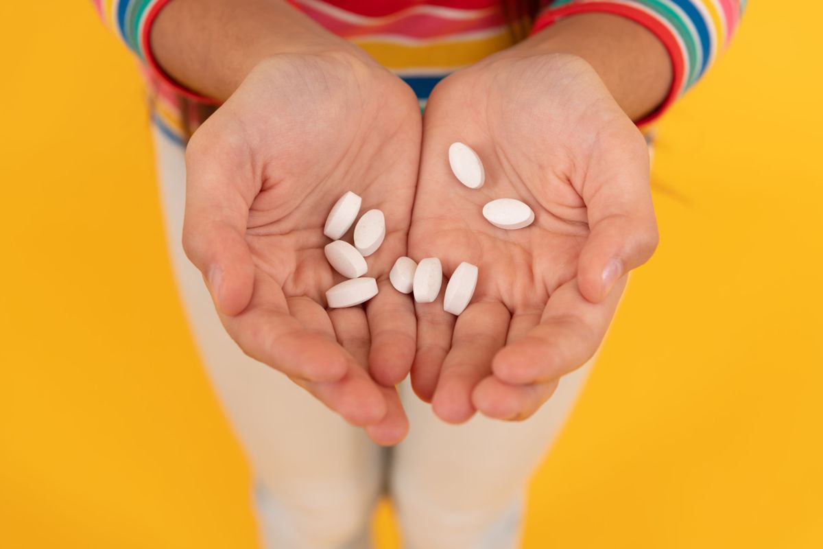 Hands,Of,Teen,Girl,Presenting,Natural,Food,Additives,Or,Vitamin