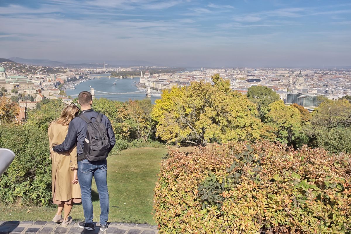 Lovers,Boy,And,Girl,View,Of,Budapest,Panorama,,Gellert,Hill
