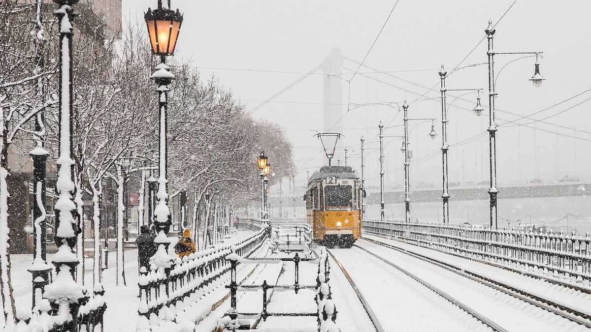 időjárás, tél, hó, havazik, hóesés, havazás, Budapest, villamos,