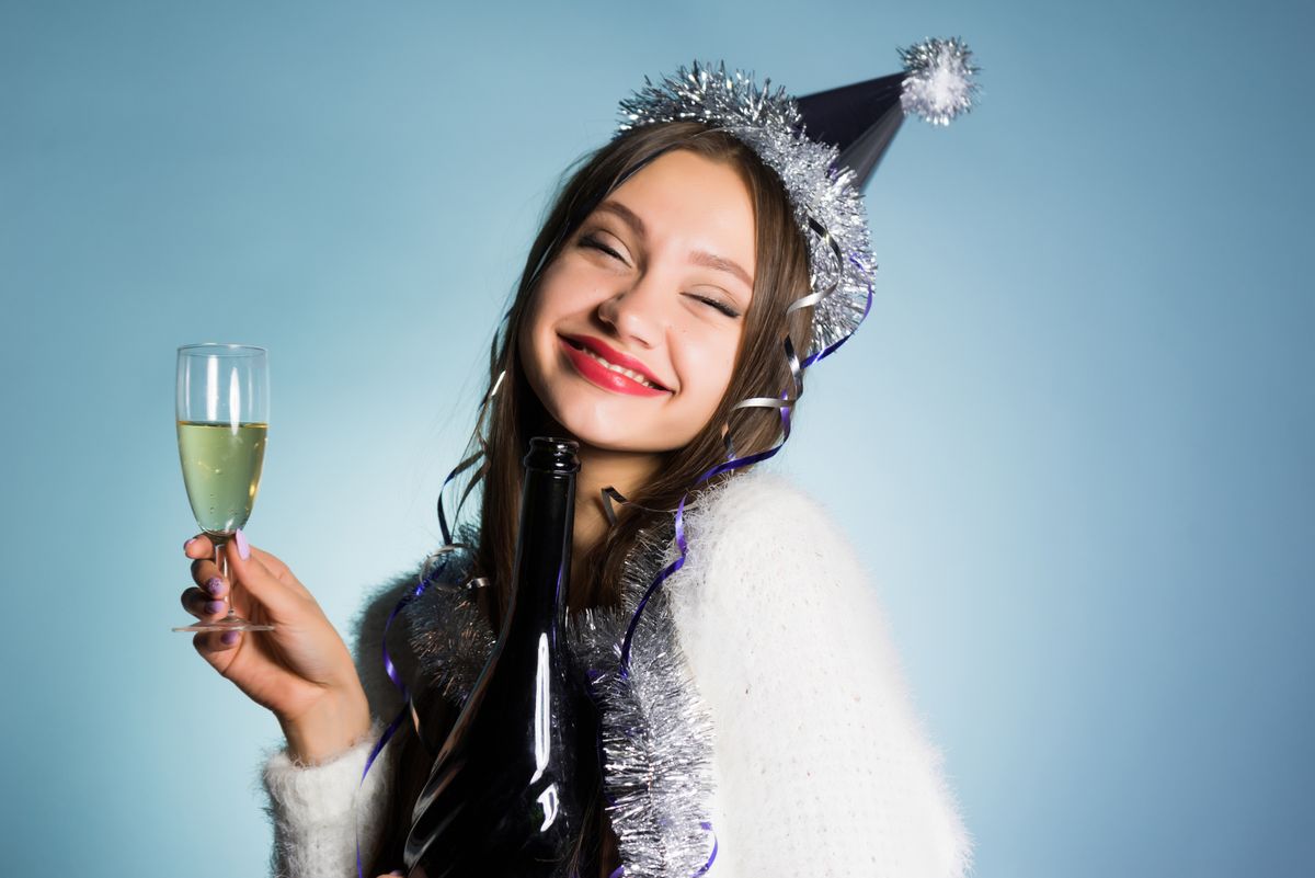 buli, alkohol, részegség, parti, Shutterstock illusztráció