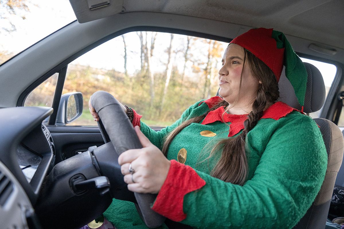 Woman Spends Every Day In December Dressed As An ELF To Spread Christmas Joy