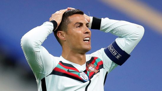 Ráfázott Cristiano Ronaldo: most rajta röhög az internet – Videó!