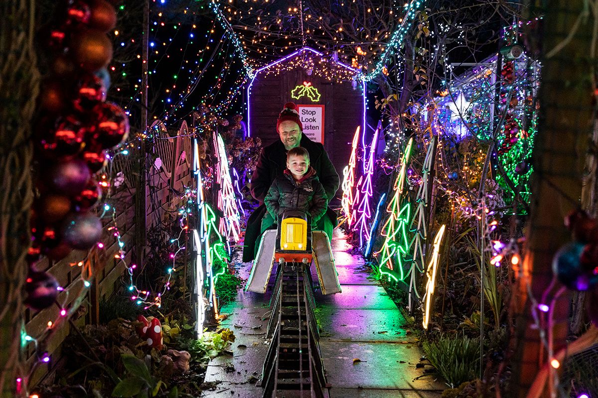 Electrician Spends Over £10K Creating Spectacular Christmas Light Display At His Home