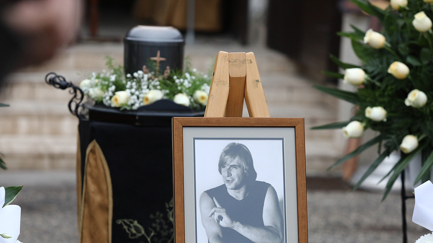 December 14-én, szerdán a Farkasréti temetőben került sor a legendás magyar sportoló, Csapó Gábor búcsúztatására. A kiváló vízilabdázó 72 éves korában hunyt el.