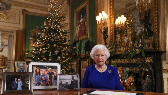 Kiderült II. Erzsébet titka: így reagált először Diana halálára