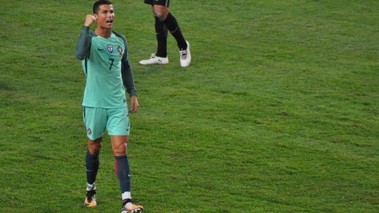 Neked tetszik? Méregzöld és méregdrága karórát villantott Ronaldo – Fotó