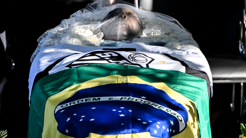 December 29-én hunyt el a labdarúgás egyik legnagyobb ikonja, Pelé. Január 3-án, Santosban az utolsó útjára kísérték a háromszoros világbajnok brazil legendát.