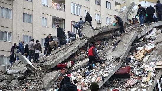 Már 3000-nél is több életet követelt a földrengés Törökország területén