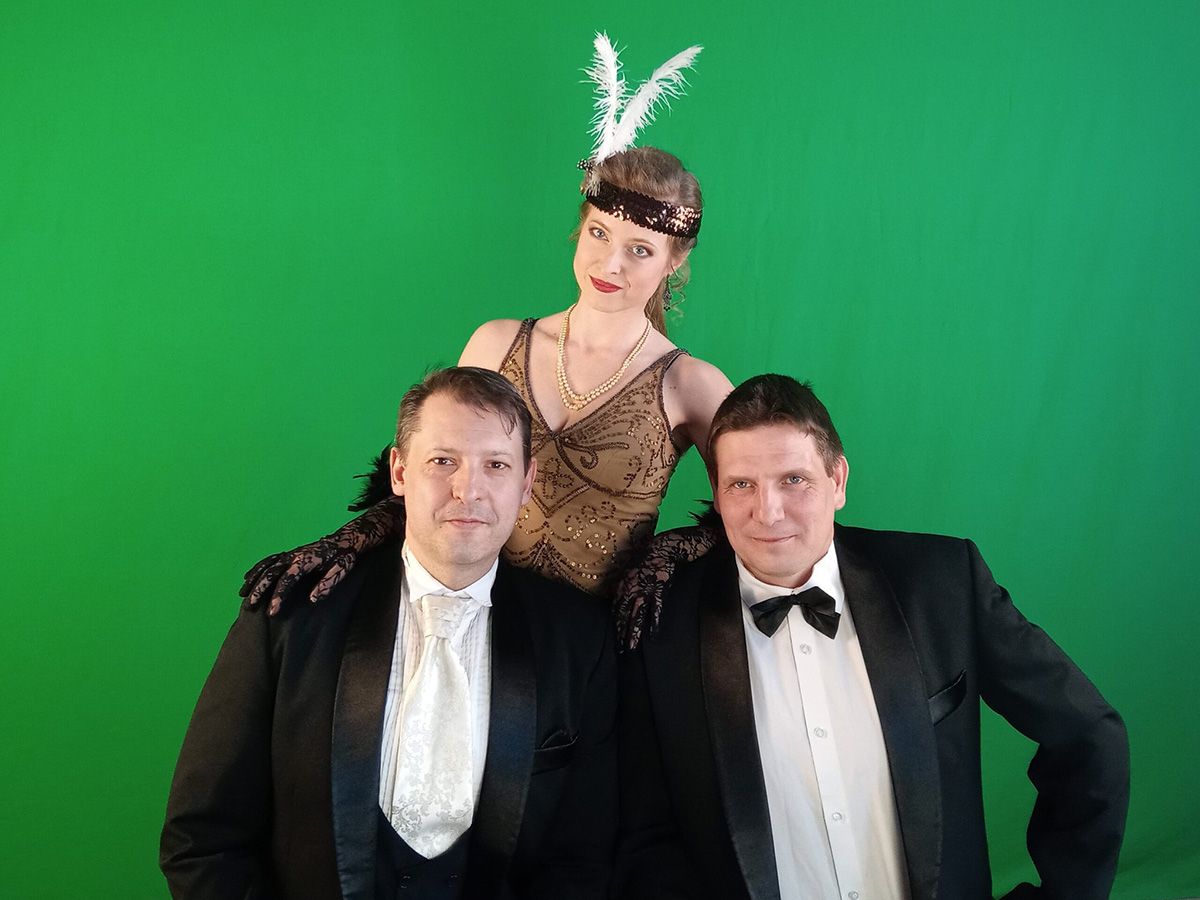 SZALONEGYETEM - Időutazás a régi magyar filmslágerek világában