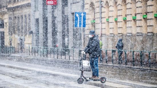 Hurrá! Szakad a hó Budapesten - Videó!