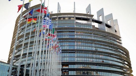 Több mint gyanús találkozás az EU szocialista alelnöke és a dollármédia agyközpontja között