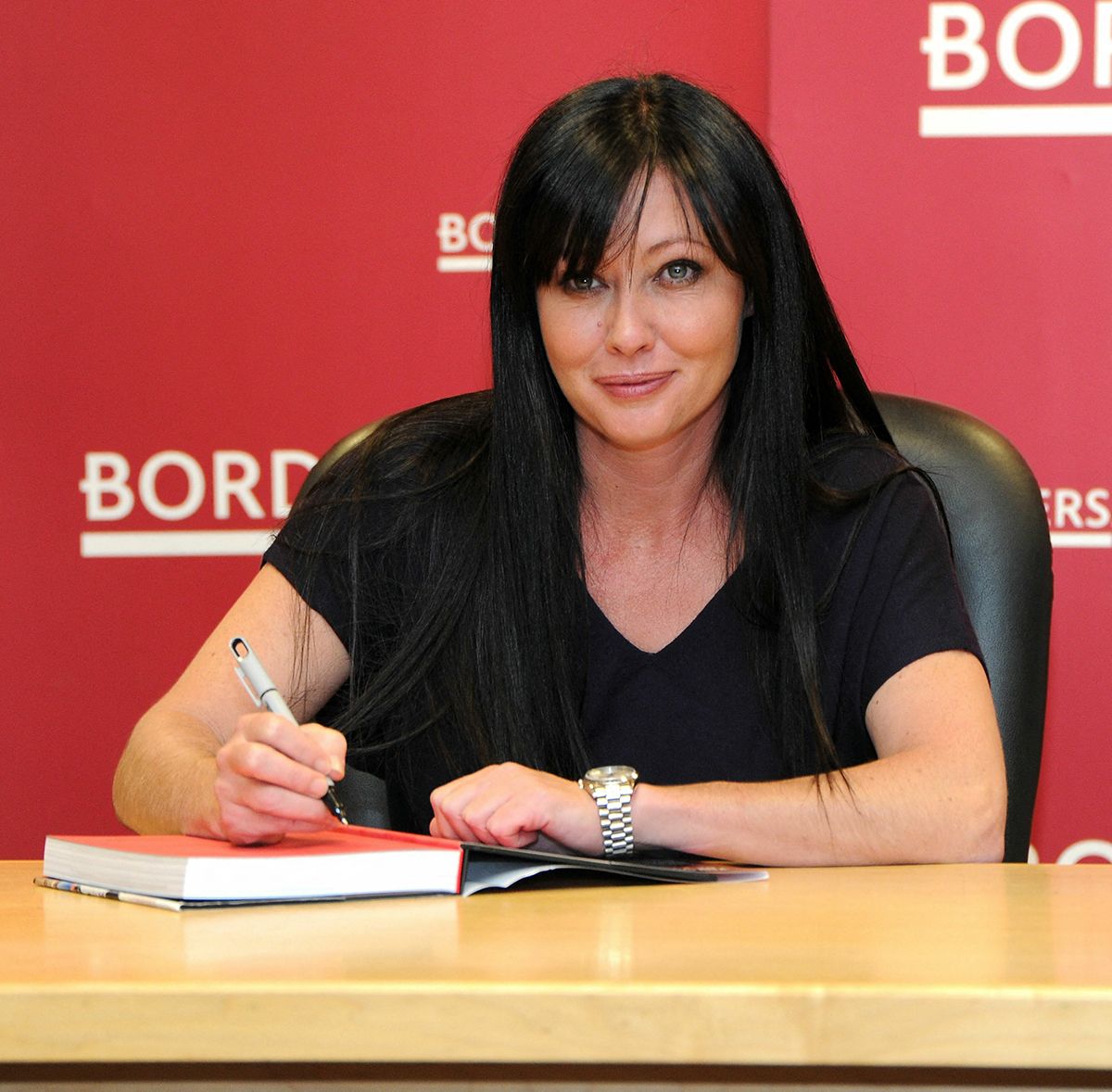 Shannen Doherty Signs Copies Of "Badass"
