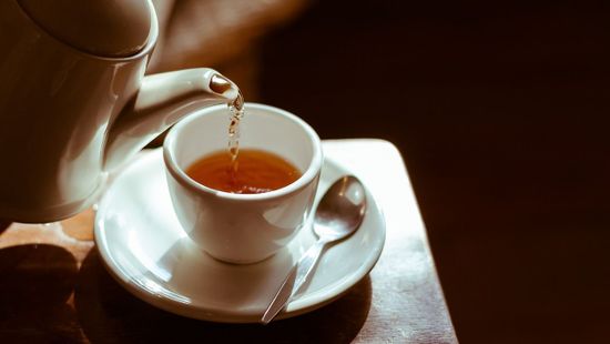 Erről tudnod kell: ezt teszi az idősek mentális állapotával a gyakori teázás