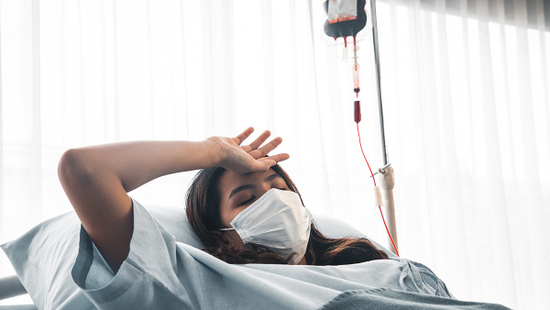 Torokfájás, köhögés, zihálás? Már 16 ezer halottja van a koronavírusnál is pusztítóbb járványnak