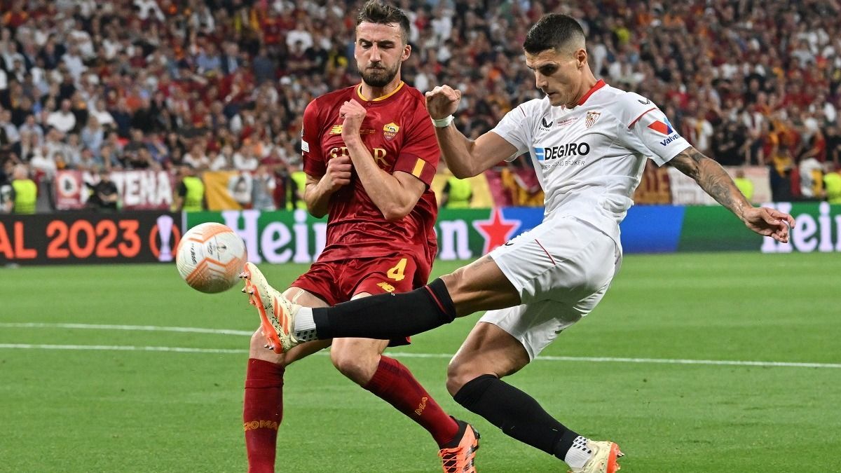 Óriási meccset vívott egymással Cristante (balra) és Lamela, az AS Roma és a Sevilla a Puskás Arénában