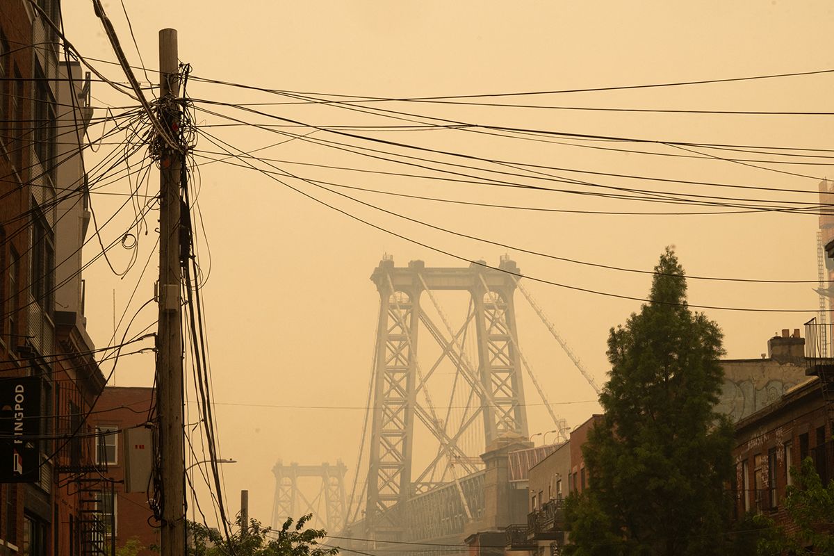 UNITED STATES - ORANGE SMOG FROM CANADIAN WILDFIRES