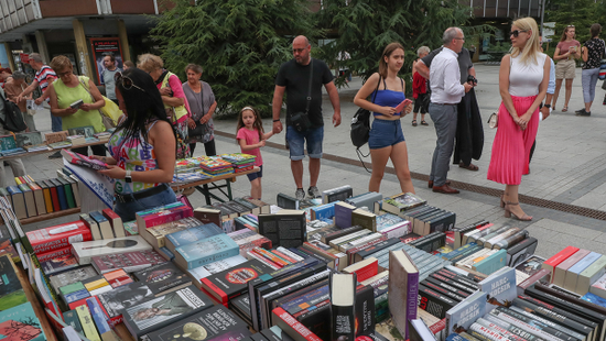 Ünnepi Könyvhét – 160 kiállító, 146 stand