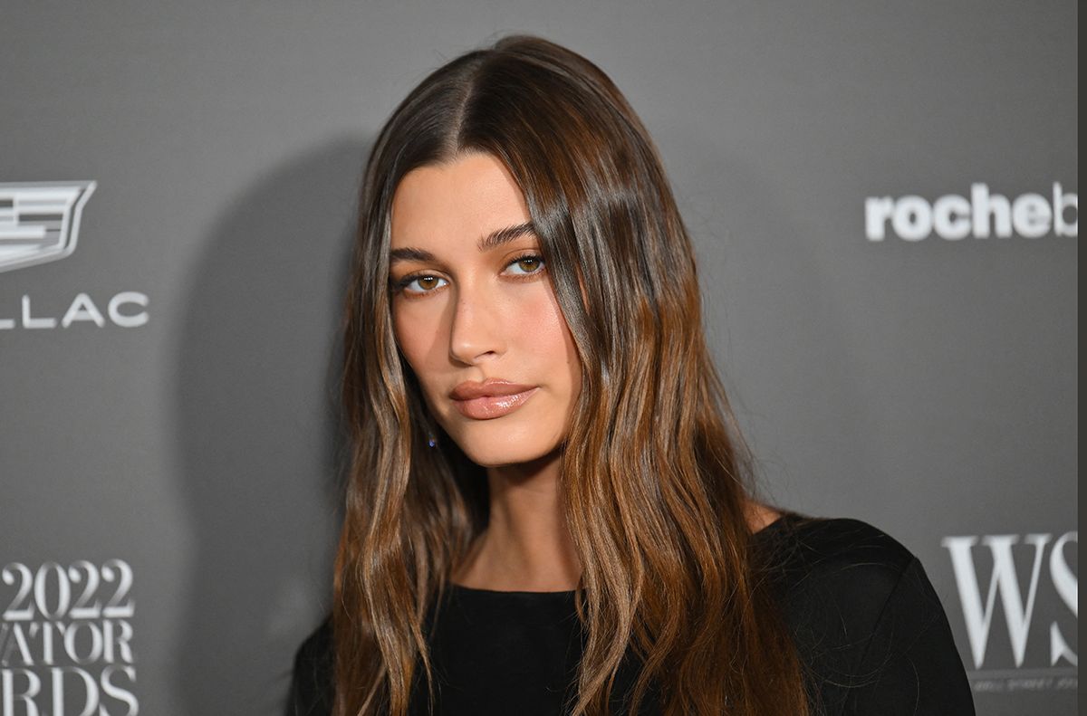 Hailey Bieber pikáns és letisztult darabokban mutatta meg tökéletes alakját