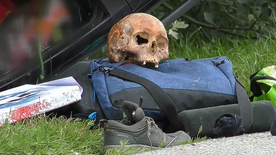 Sokkoló: emberi koponya repült ki egy autóból Kiskunfélegyházánál