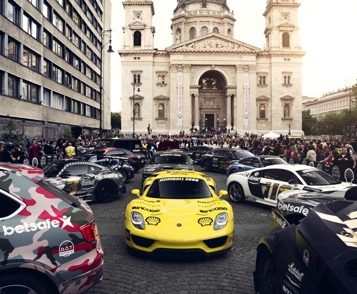 szuperautók, szupersztráok, világsztárok, Budapest, Magyarország, 24. Gumball 3000 Rally, rendezvény, verseny