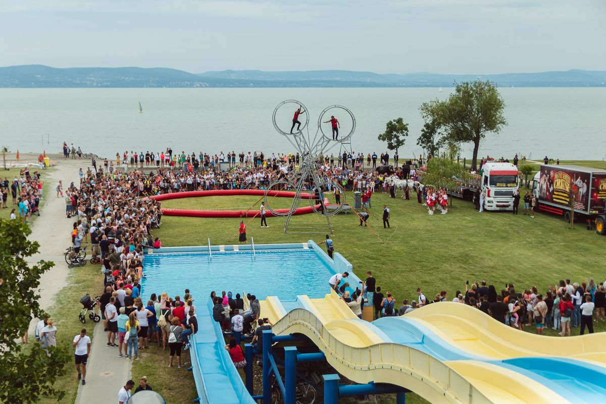 Július 14-én és július 15-én lesz a Cirkuszok Éjszakája: A Magyar Nemzeti Cirkusz 70 fős utazó társulata 2023-as szezonjának feléhez érkezett.