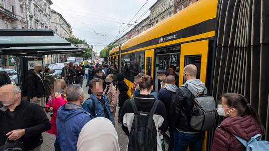 Káosz Budapesten: baleset miatt pótlóbuszok járnak a 4–6-os villamosvonal egy szakaszán