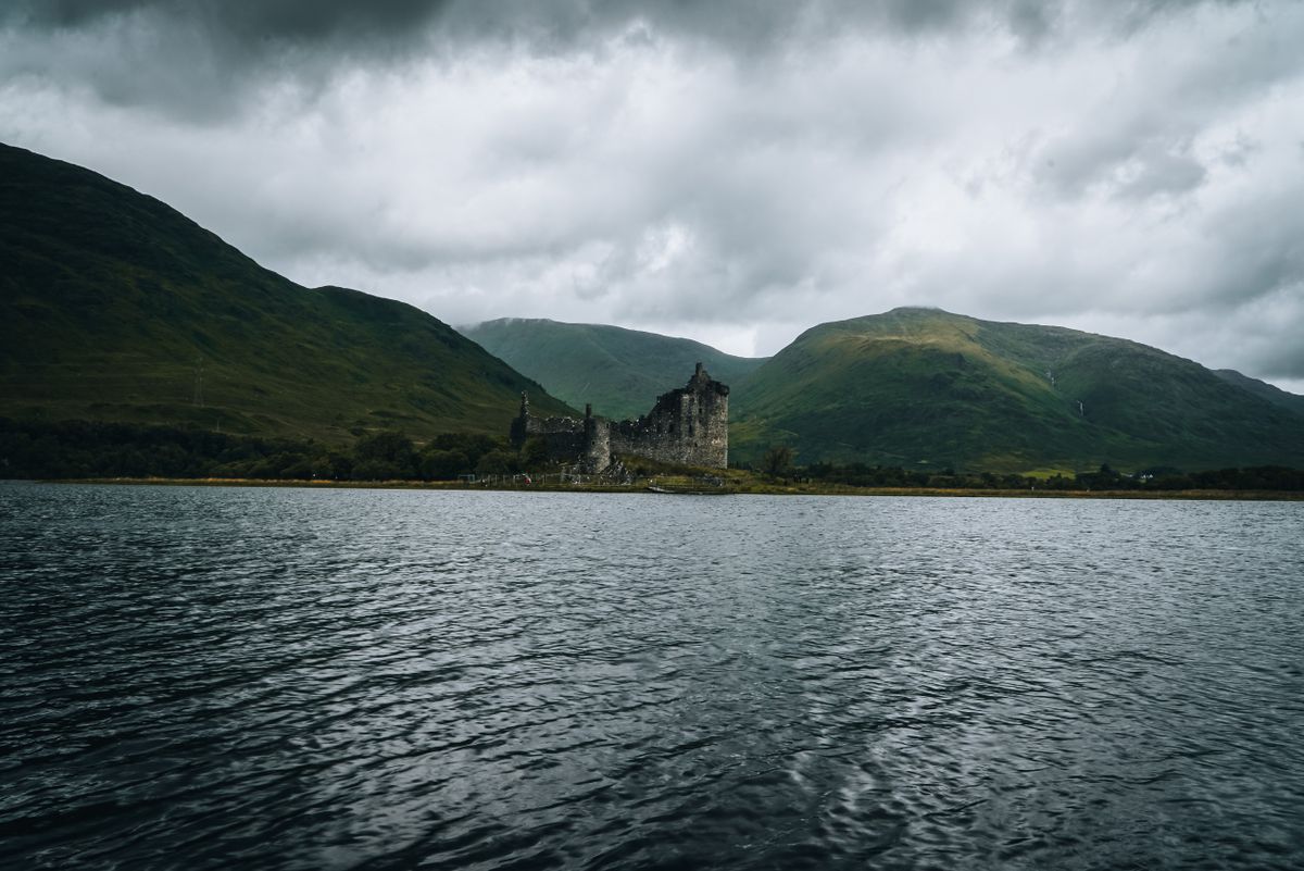 Loch Ness-i szörny tó kastély