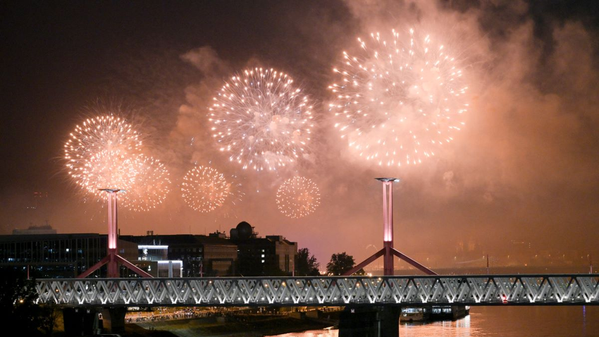 Lenyűgöző, minden eddiginél összetettebb tűzijáték-show koronázta meg az idei Szent István-napi ünnepet Budapesten.