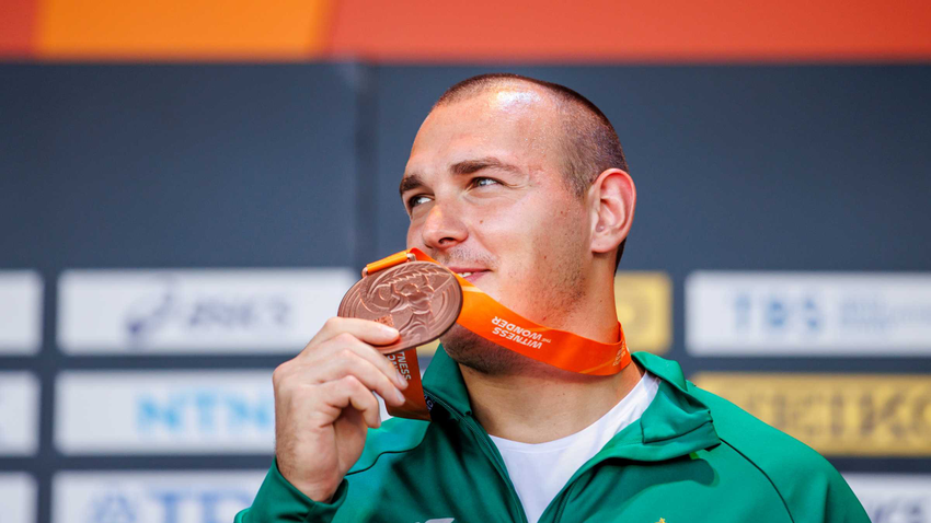 Halász Bence vasárnap bronzérmet szerzett a budapesti atlétikai világbajnokságon Budapesten. Az éremátadóra hétfőn került sor a medálplázában.