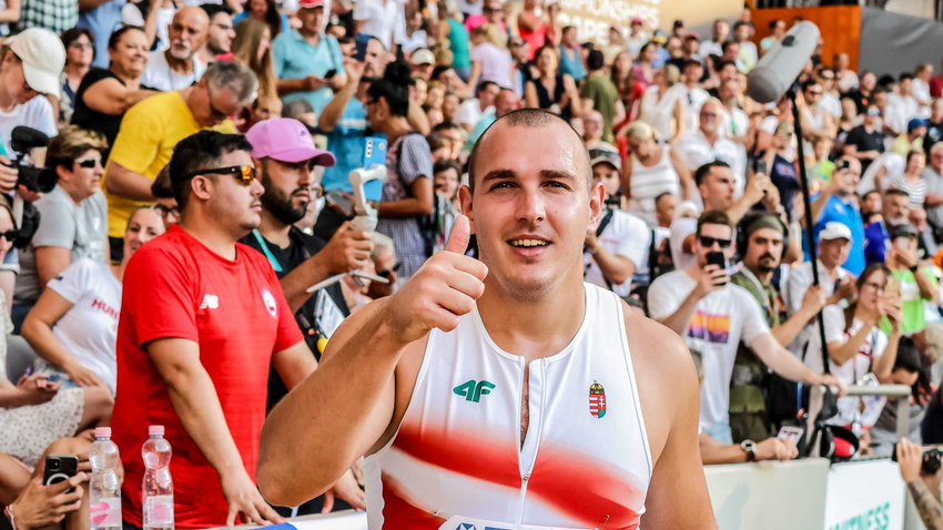 Halász Bence már az első dobás után az élre állt, végül a harmadik helyen zárt a budapesti atlétikai világbajnokság kalapácsvetésének a döntőjében. Képeken mutatjuk a 26 éves sportoló parádés teljesítményét. 