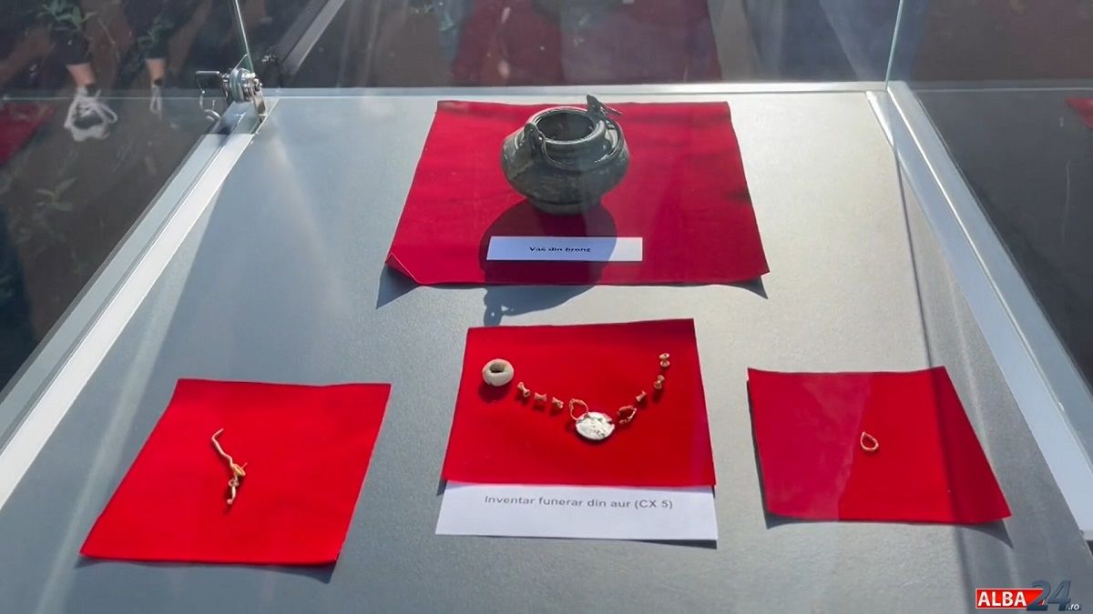 Római kori arany ékszereket találtak a régészek Gyulafehérváron
