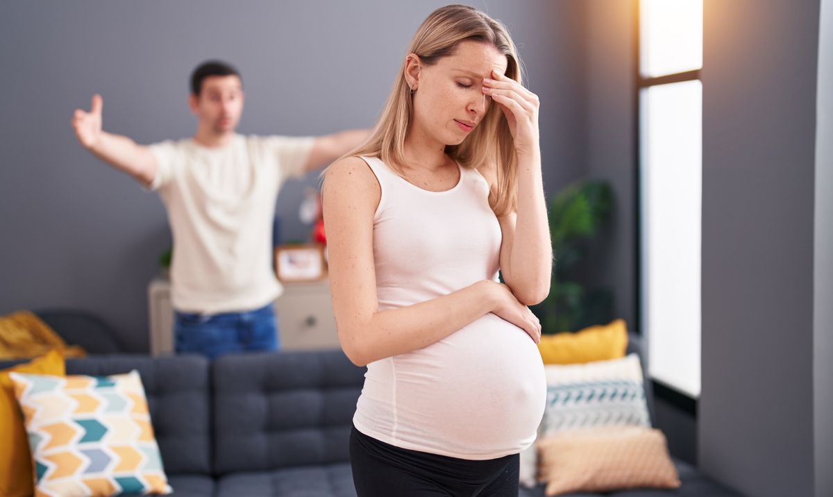 terhes, terhesség, vita, viszály, veszekedés, házaspár Shutterstock 2234415533