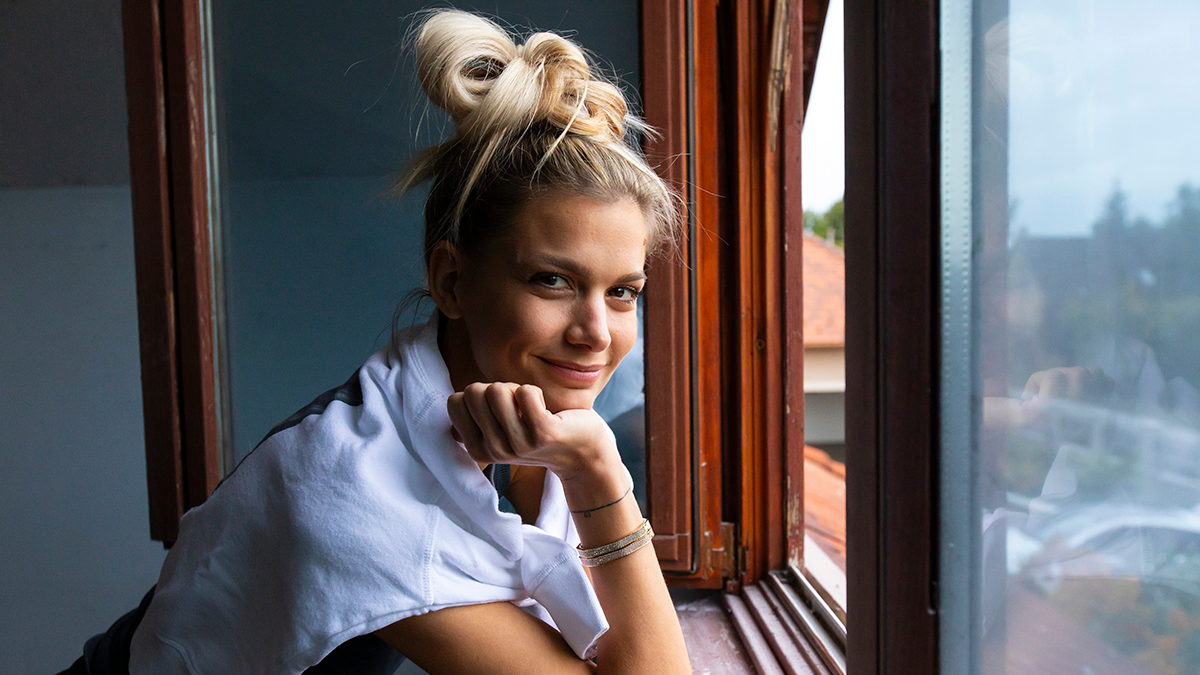 Ennél kerekebb nem is lehetne a pocakja: Weisz Fanni gyönyörű kismama