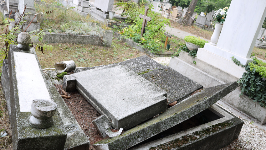 Egyre több sír lehet vandalizmus áldozata a budapesti temetőkben