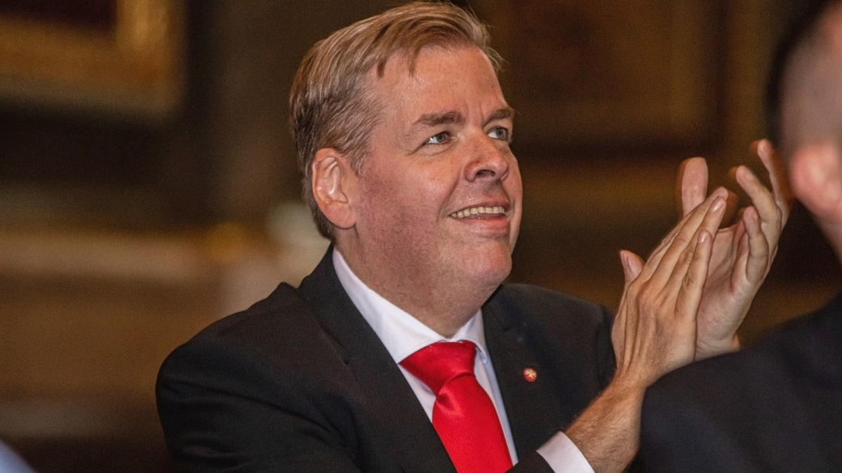 Döbbenetes, hol bukkant fel Schmuck hasonmása