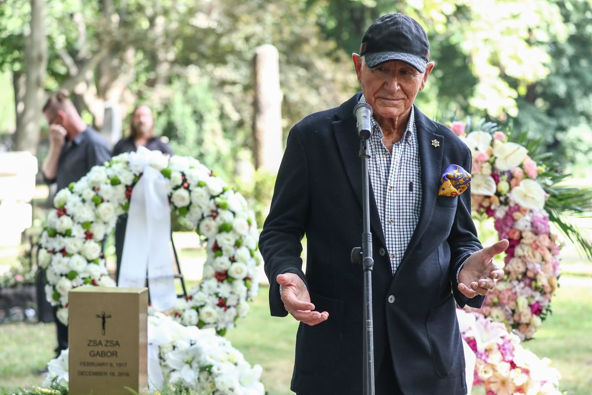 Zsa Zsa Gabor's urn buried in Budapest