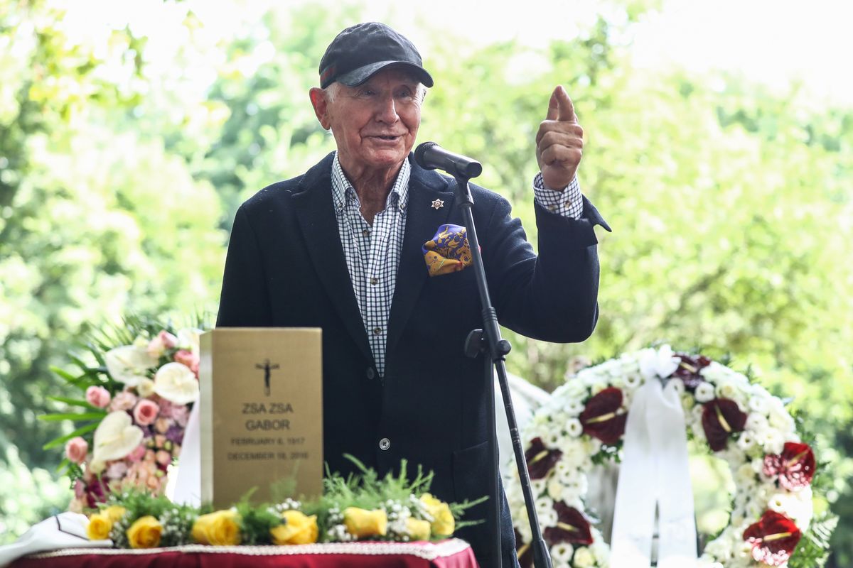 Zsa Zsa Gabor's urn buried in Budapest