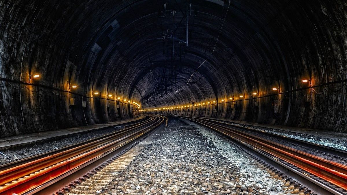 A repülőtér építése óta legendák szólnak a titkos folyosóiról