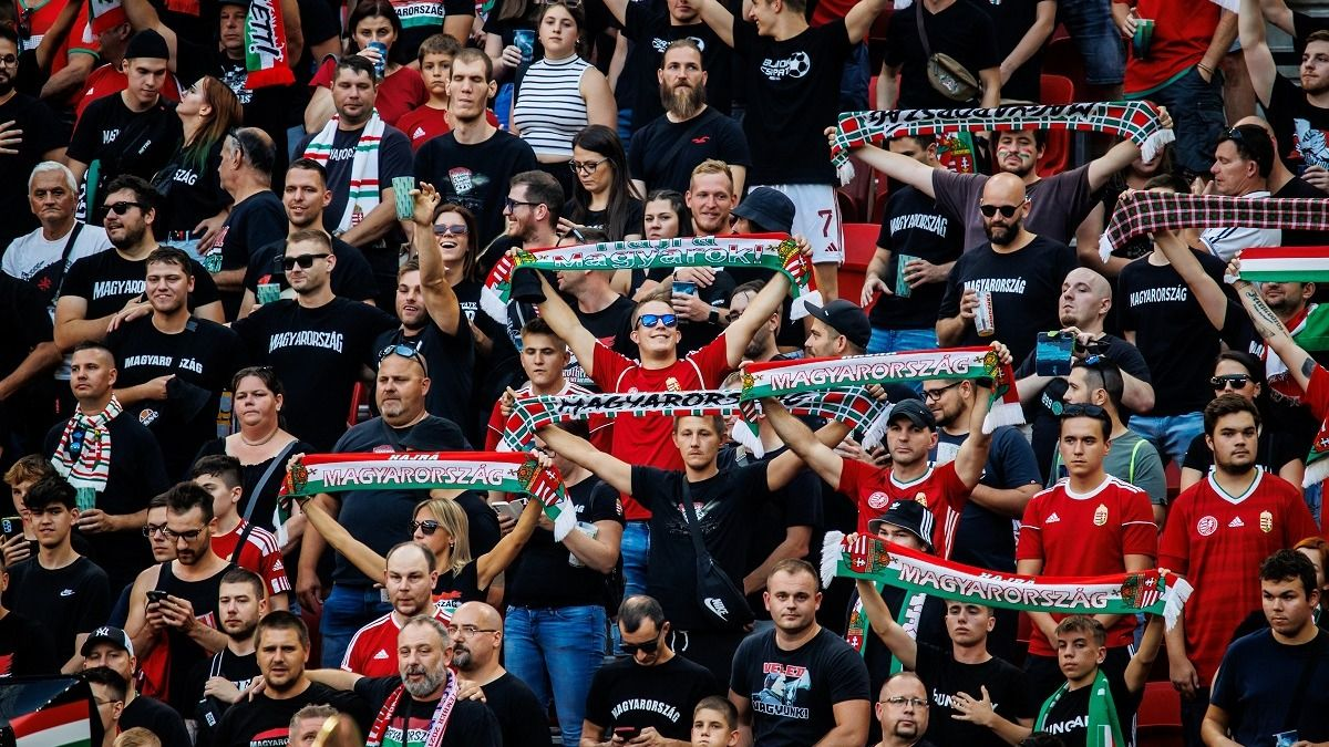Görögtűz és éneklés, a magyar szurkolóktól zeng Budapest - Videó