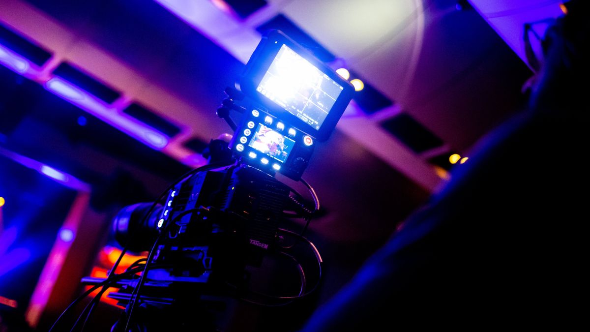 kamera, tévé, híradó