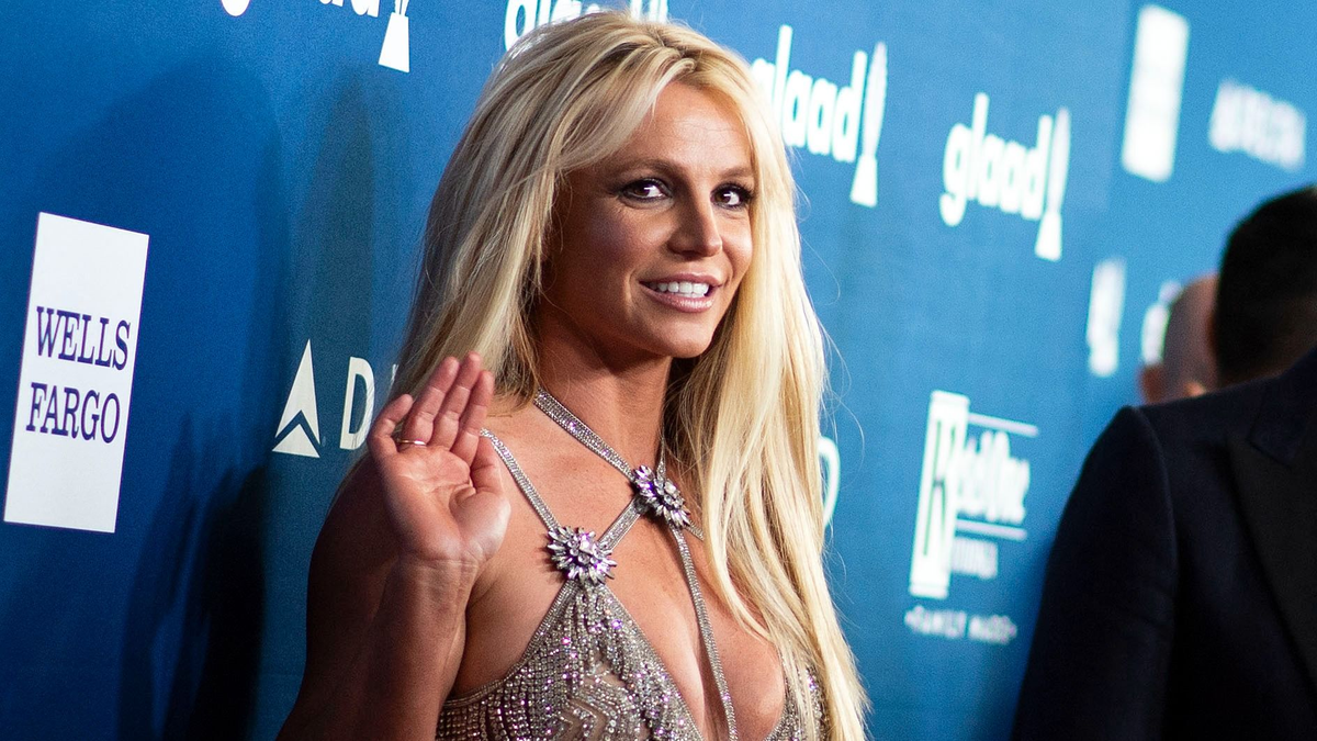 Ledobta a felsőt: Britney Spears nem szégyenlős!