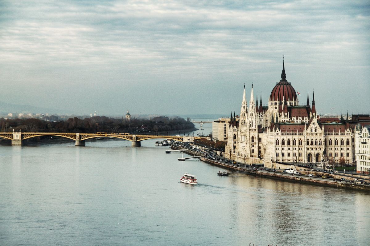 Budapest, Duna, Margit-híd, Parlament, Pest
