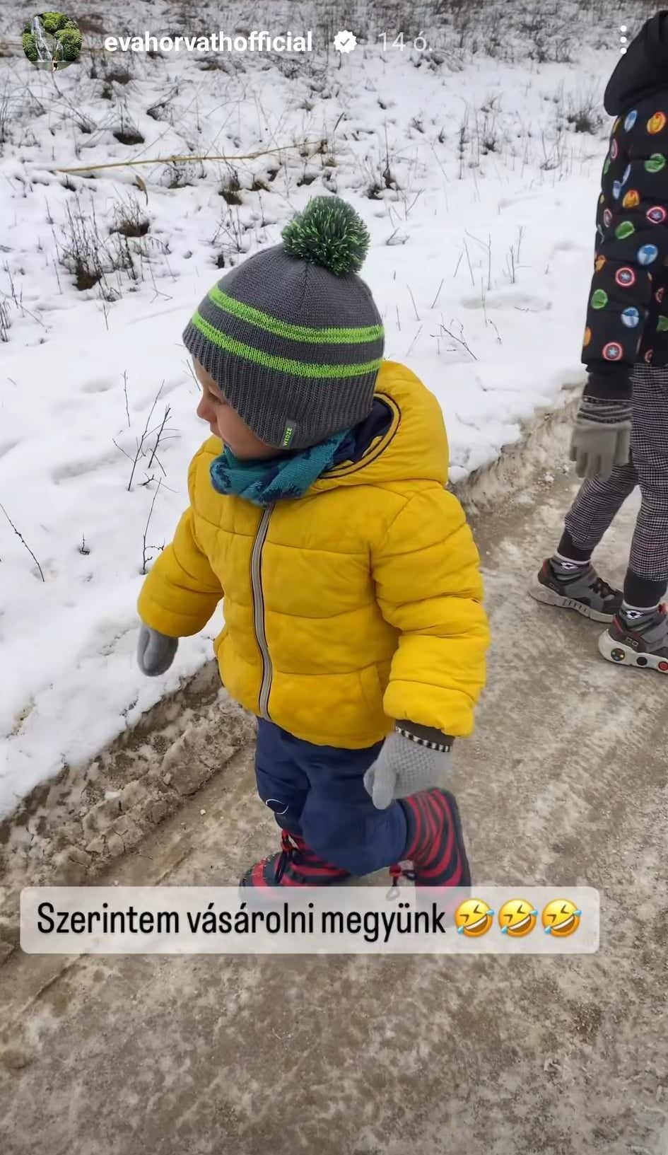 Horvát éva kisfia először találkozik hóval
