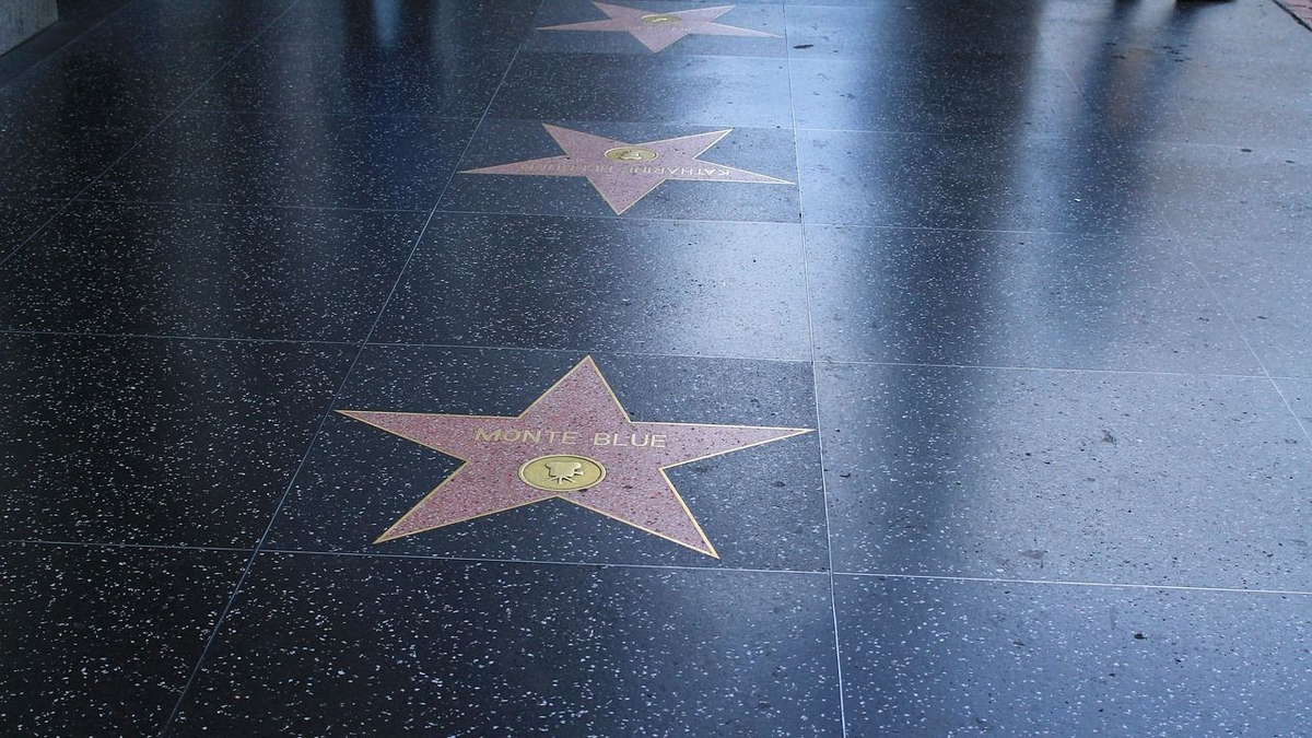Újabb csillagot avattak a hollywoodi Hírességek sétányán – Videó